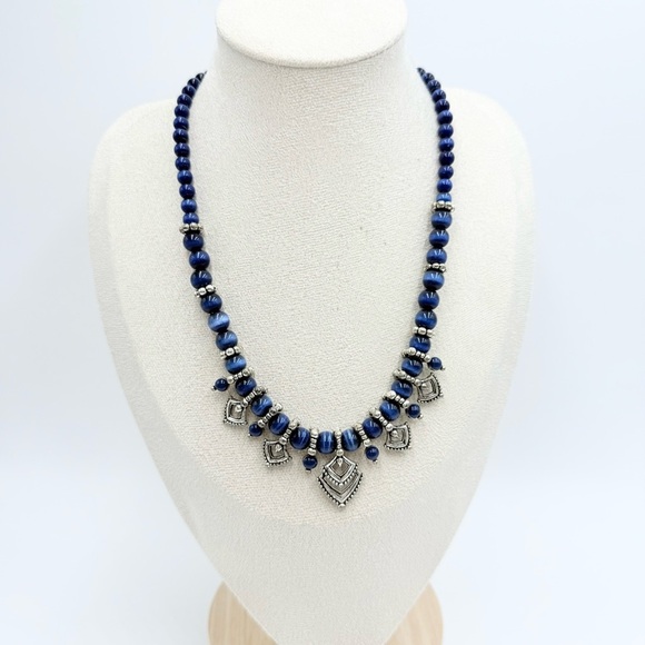 Avon Blue Glass Cat's Eye Silvertone
Beaded Choker Necklace - Picture 1 of 8